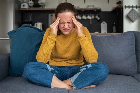 Sharp Pain In Head That Comes And Goes The 6 Likely Causes