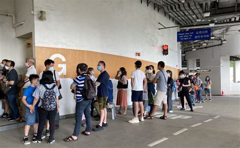 【关注】香港一天新增73例！市民通宵排队抢测核酸，检测能力已达极限！