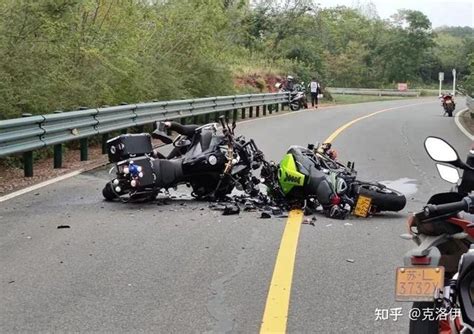 网红“微风”车祸去世，今年已有7位机车网红车祸身亡，最小16岁_腾讯新闻