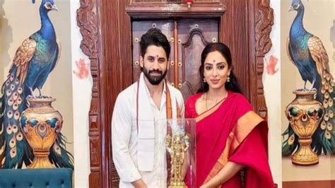 Happily Married Naga Chaitanya, Sobhita Dhulipala Seek Blessings At ...