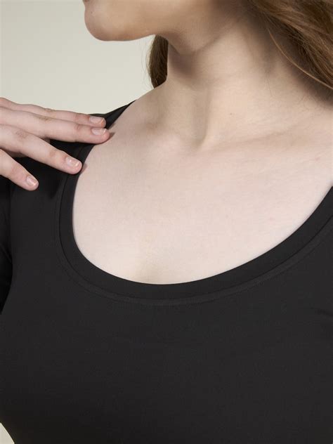 Black Sculpt Scoop Top | Flattering Long-Sleeve – Cava – CAVA ...