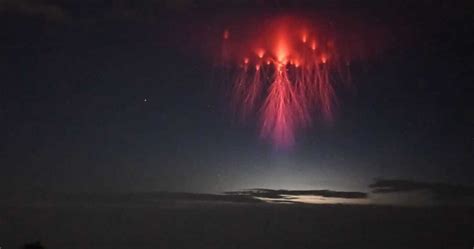 深夜出現橙色閃光 天文奇景「紅色精靈」飛舞在美國高空 | 國際 | CTWANT