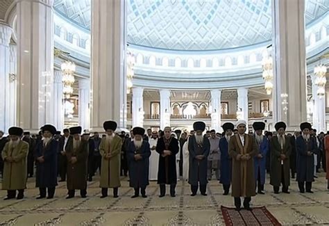 Gurbanguly Berdimuhamedov Performs Eid al-Adha Prayer | Zemin täzelikler