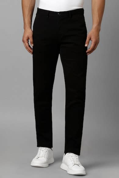 Buy Men Black Slim Tapered Fit Solid Flat Front Casual Trousers Online ...