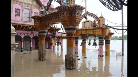 Mathura faces flood due to rise in Yamuna Water Level | Zee News