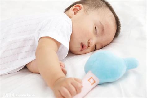 【宝宝容易受惊醒】【图】宝宝容易受惊醒怎么办 几个办法有效培养宝宝良好睡眠习惯(2)_伊秀亲子|yxlady.com