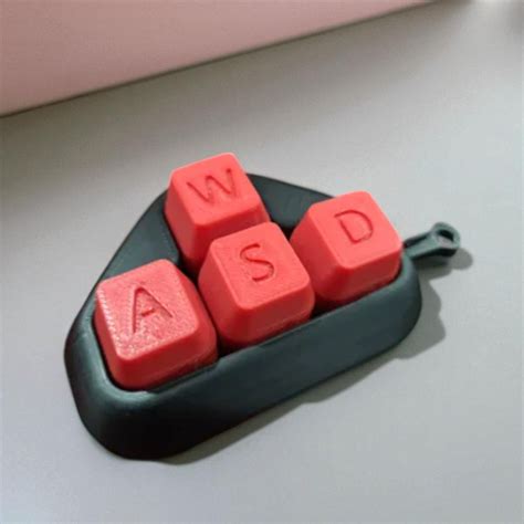 WASD Fidget Keychain – 3D Printed Clickable Keyboard Key Fidget – Giftkaari