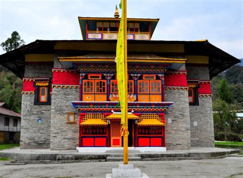 Mangan, North Sikkim - Help The Tourists.