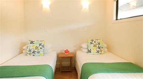 BEACHFRONT RESORT (Whitianga) - Motel Reviews, Photos, Rate Comparison ...