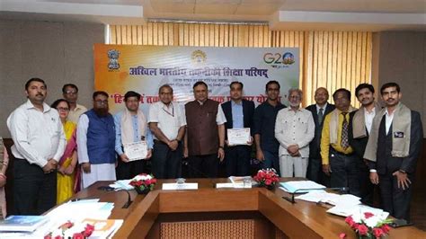 AICTE Chairman felicitates authors of Hindi books and other Indian ...