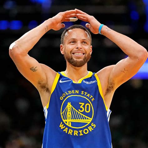 Gesture of Playing Basketball 的图像结果