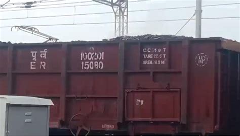 Adityapur Raliway Station : मालगाड़ी के रेक में लदी कोयले में लगी आग ...