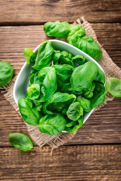 Fresh basil closeup shot | Premium Photo