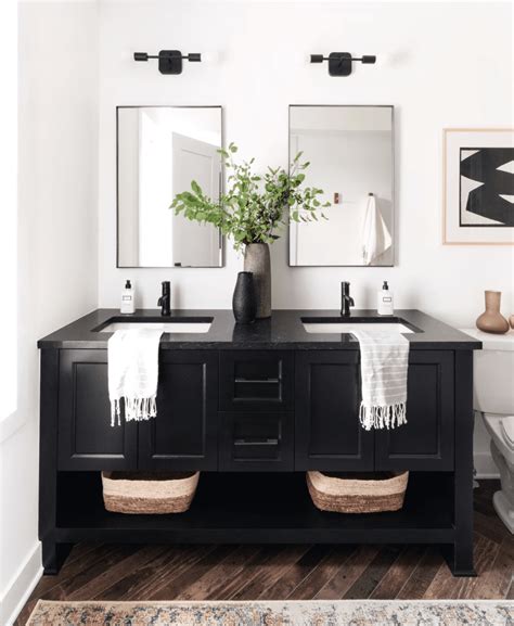 17 Ways to Decorate With Black in the Bathroom