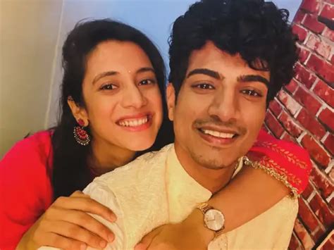 A romantic proposal - Who is Smriti Mandhana’s Boyfriend? Here's the ...