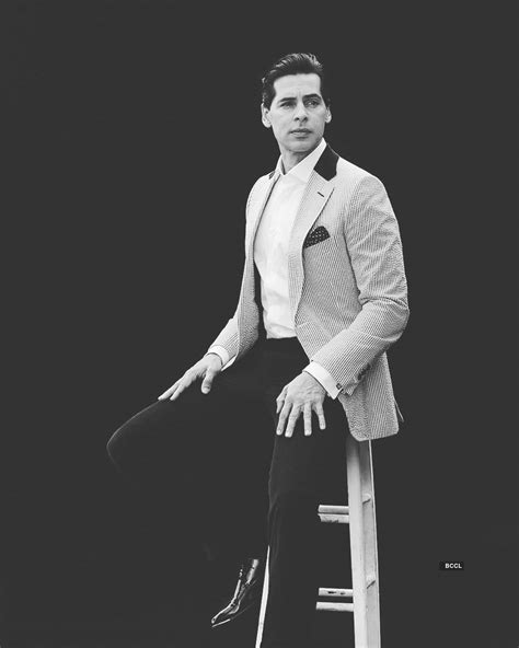 Stunning photos of Dino Morea that will make you go weak in the knees ...