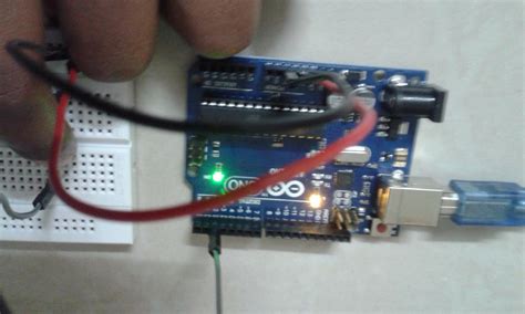 Button and LED Arduino 的图像结果