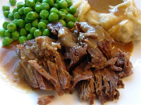 Easy Crockpot Beef Tips with Gravy - Skinny Healthy Food