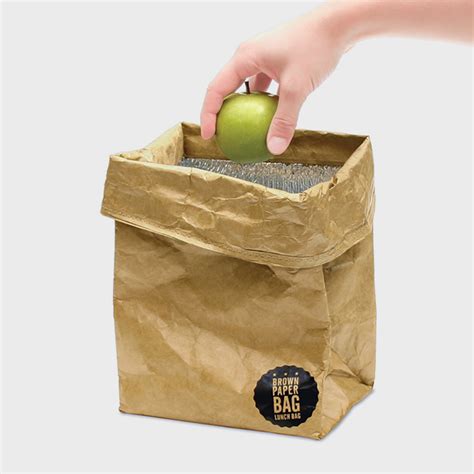 Brown Paper Bag : Insulated lunch bag with magnetic fastening.