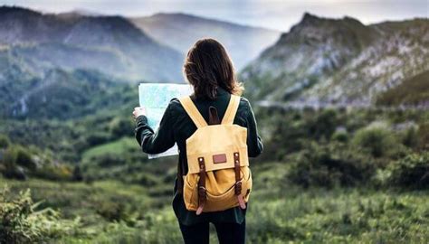 A 2026 Guide To Know The 15 Essential Things To Carry While Trekking!
