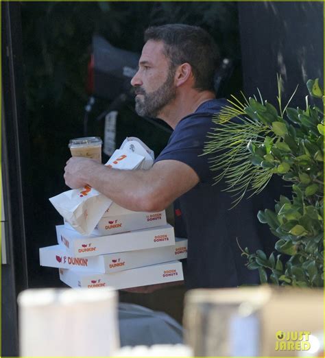 Ben Affleck Balances So Many Dunkin Donuts Boxes While Filming ...