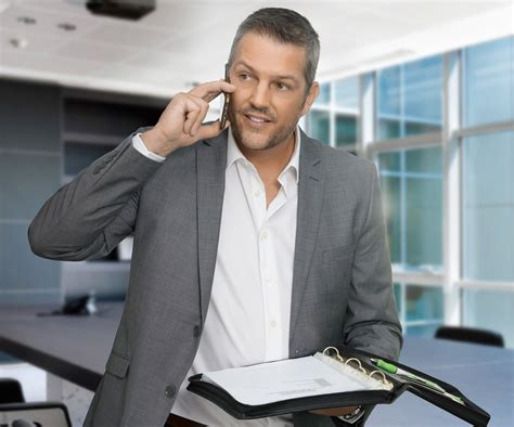 Profile Pic for Computer Business 的图像结果