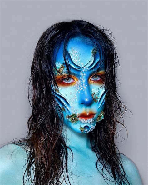 29 Sea Siren Makeup Ideas for Halloween - Dark and Fantasy Mermaid Looks