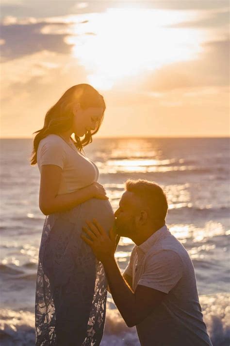 10 Beautiful Beach Pregnancy Announcement Ideas for a Summer Baby Reveal