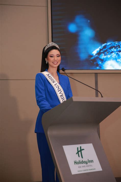 Miss Universe Contestant Chloe Lim To Wear Traditional Bajau-Inspired ...