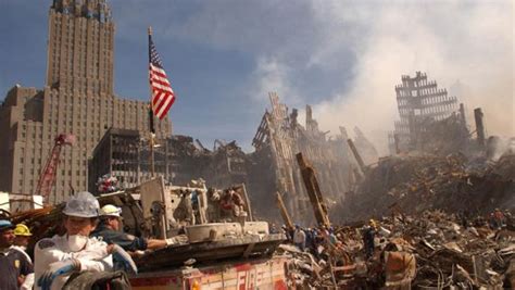 美国911恐怖袭击事件，飞机撞向世贸大厦的惨烈现场 - 派谷老照片修复翻新上色