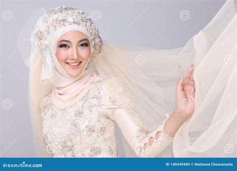 Muslim Arabic Bride in Lace Bead Wedding Dress Stock Image - Image of indian, charming: 140449489