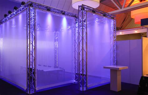 The Works Events Canada Inc.: Customer Reviews, Stands and Services