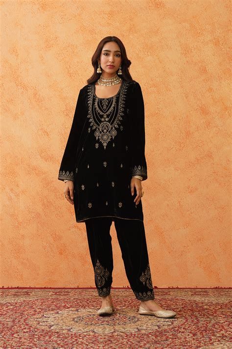Black Velvet Embroidered Suit Set with Dupatta – Elegant Winter Wear ...