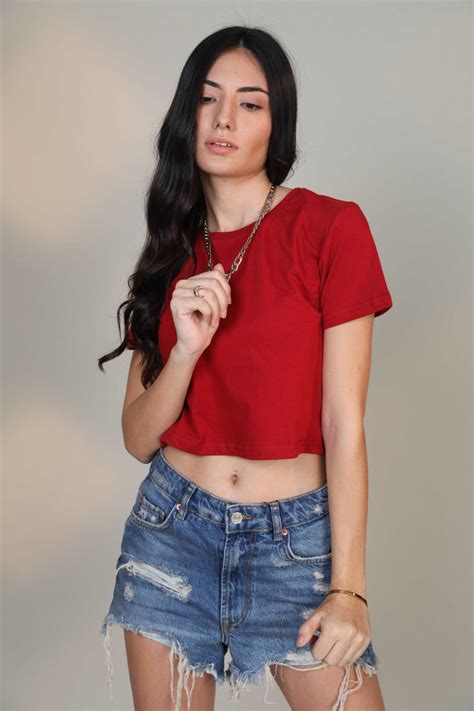 Crop Top- Crimson – Botnia