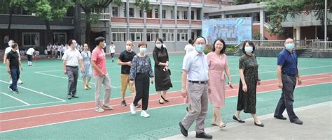 【学校发展】南通市崇川区政协领导一行赴东林中学参观考察_钱钟书