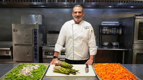 Furman chef brings the world to the Dining Hall - News