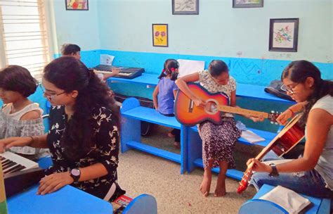 Artists' Academy | Gallery Keyboard & Guitar
