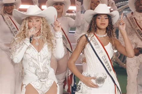 Beyoncé’s Rocks All-White Look for Christmas NFL Halftime Show