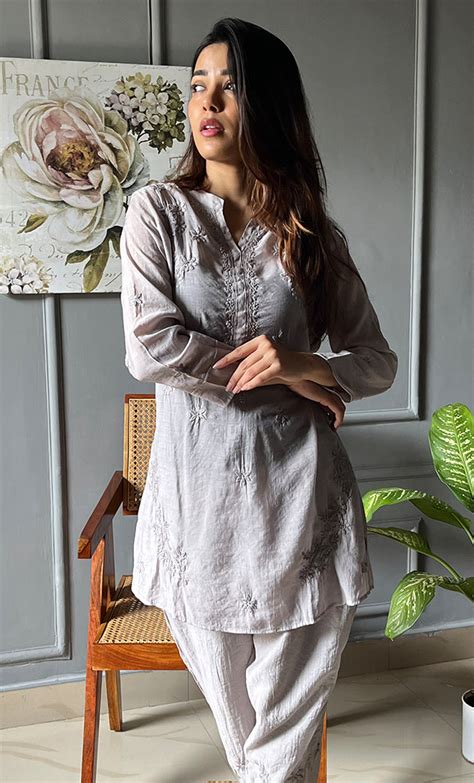 Rashida Women's Lakhnavi Handcrafted Muslin Chikankari Kurta And Pant