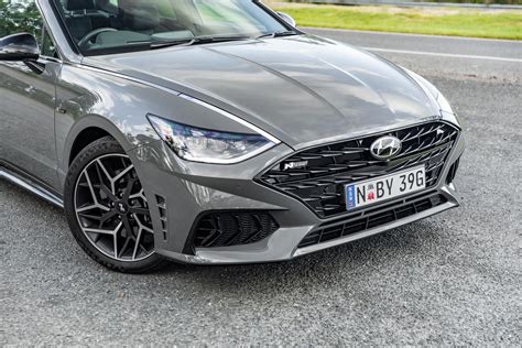 2022 Hyundai Sonata vs 2022 Lexus ES300h Comparison | CarExpert