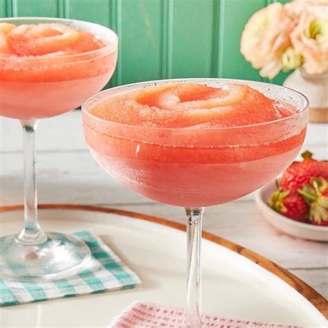 27 Easy Fruit Cocktails and Best Fruity Cocktail Drinks