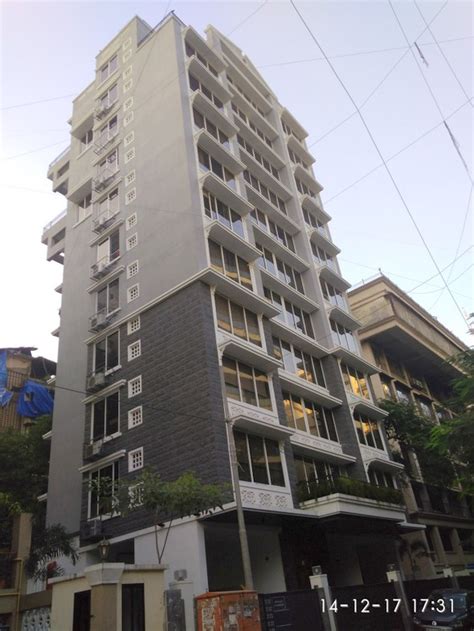 4 BHK Flat in Bandra West for Rent in Fairmont - Semi Furnished