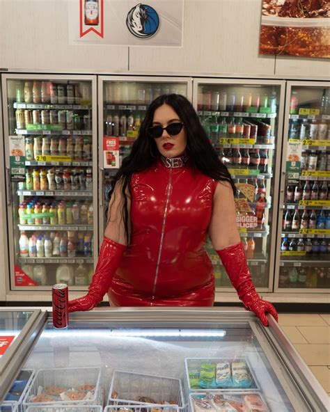 Alex Blair | I can see it in her eyes 👀😘 Photo by @unromanticromantique ...