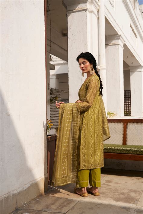 OLIVE GREEN CHANDERI KURTA SET – Karaj Jaipur