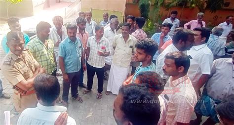 Claiming to file a false case The relatives of the accident victim are ...