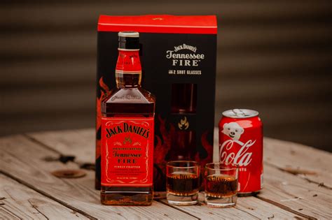 Jack Daniel "Fire" Tennessee Whiskey Gift Set With 2 Shot Glasses ...
