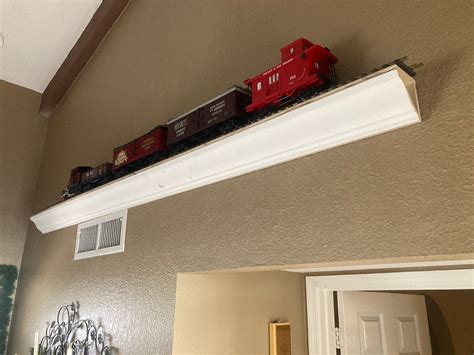 Model Train Layout Near Ceiling 的图像结果