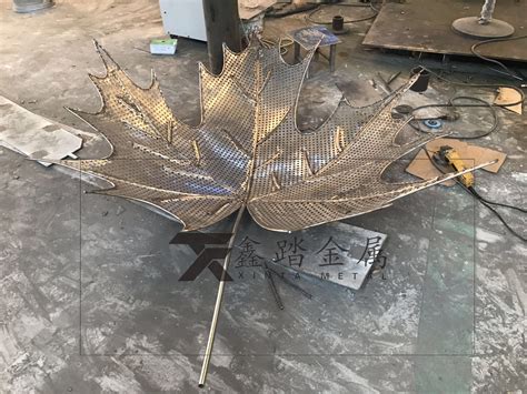 不锈钢镂空树叶雕塑加工定制 - 知乎
