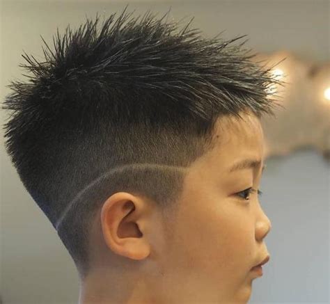 儿童发型男 2022年最流行的儿童发型男图片_配图网