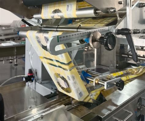 Down Paper Flow Pack Machine 的图像结果